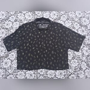 EUC Forever 21 Cropped Polo Black Shirt Size L Green Peace Pattern